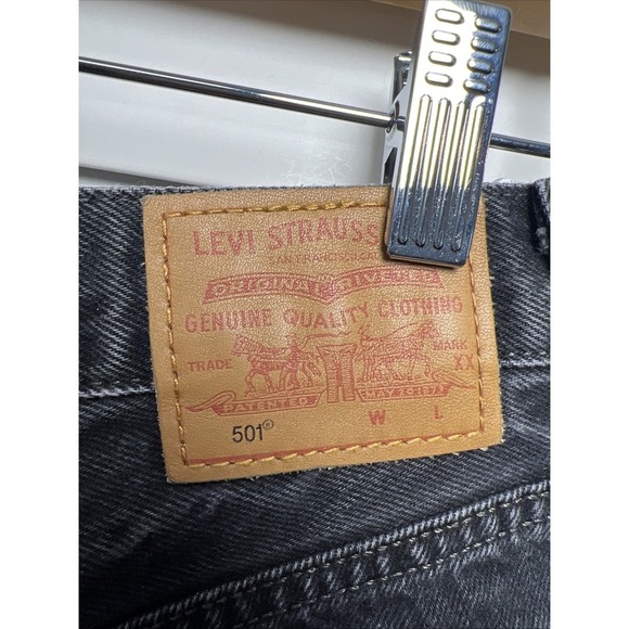 Levi's 501 High Rise Button Fly Distressed Hem Shorts Size 26 Stowaway Black - Picture 8 of 9